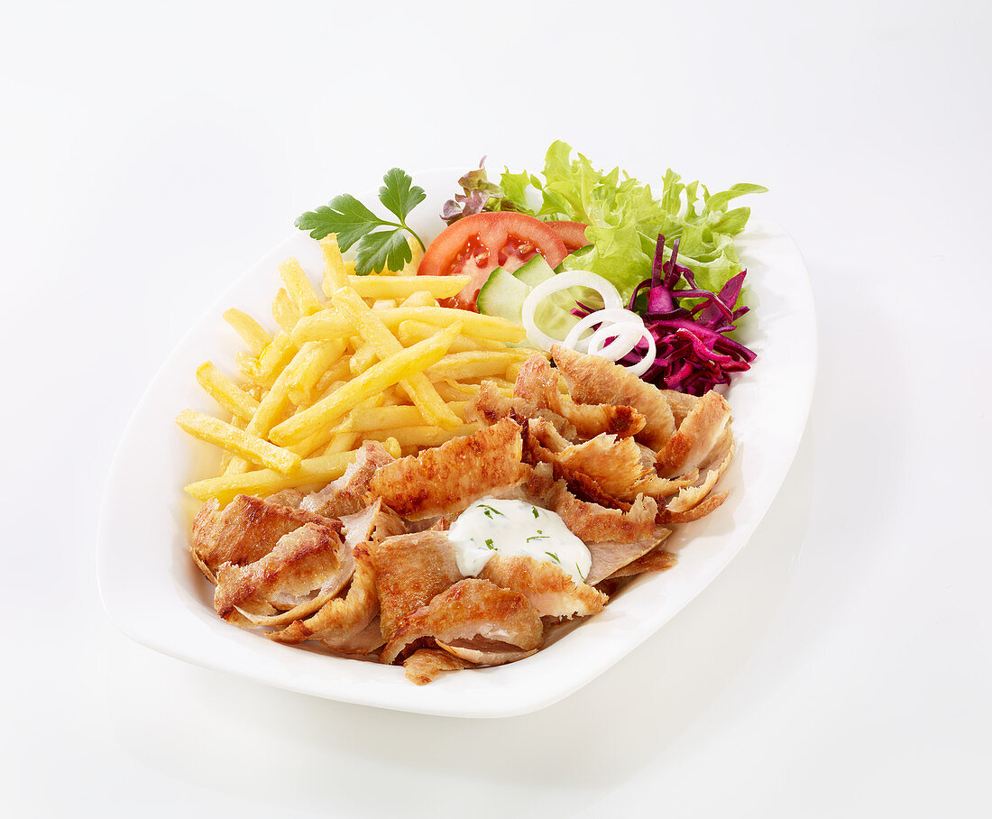 Döner mit Pommes frites und Salat