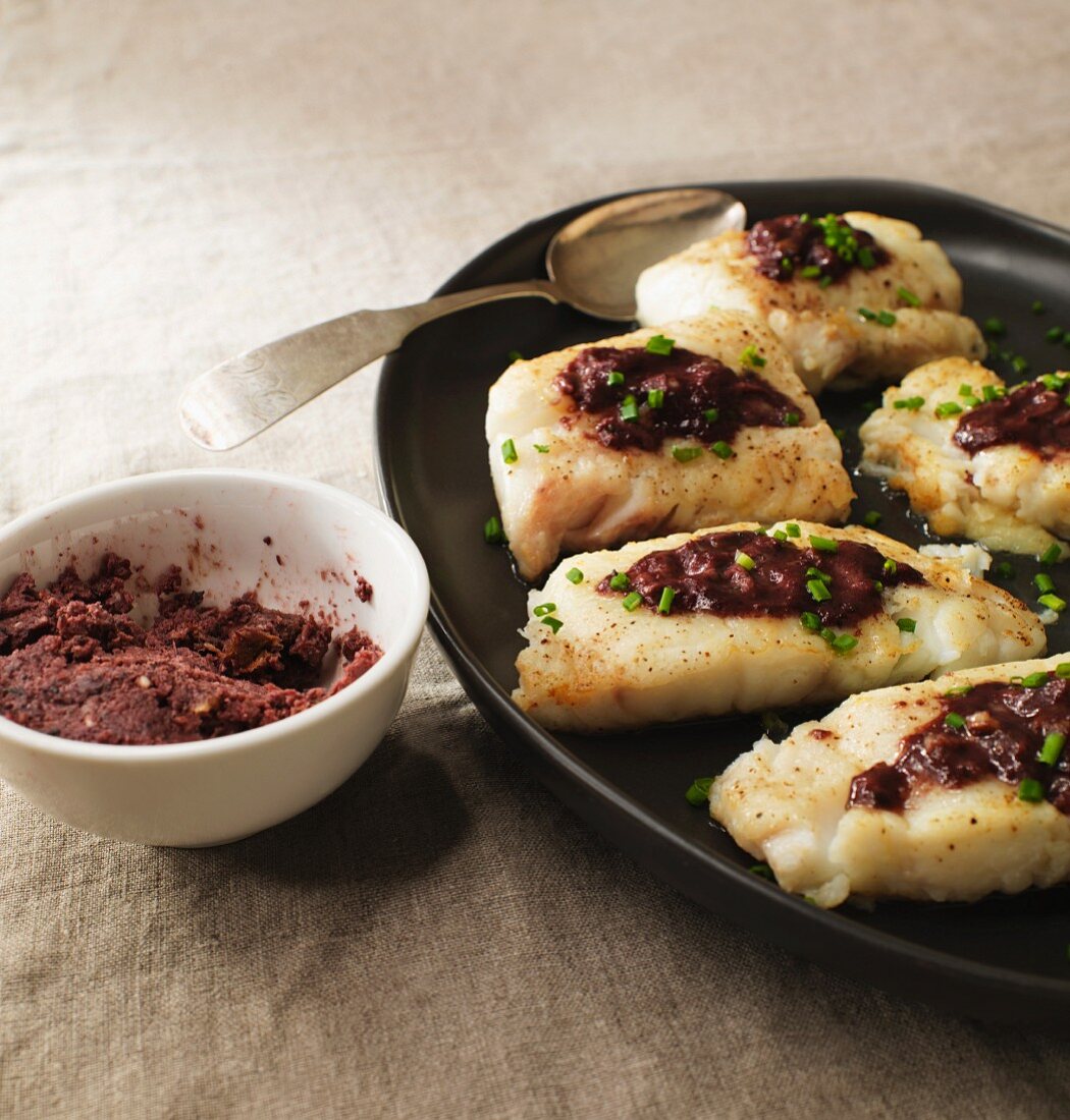 Fish fillets with wine sauce and chives