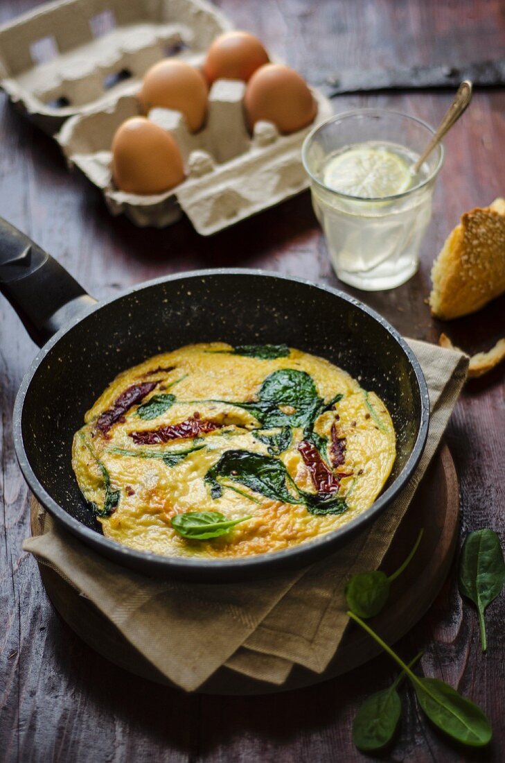Frittata with dried tomatoes and spinach