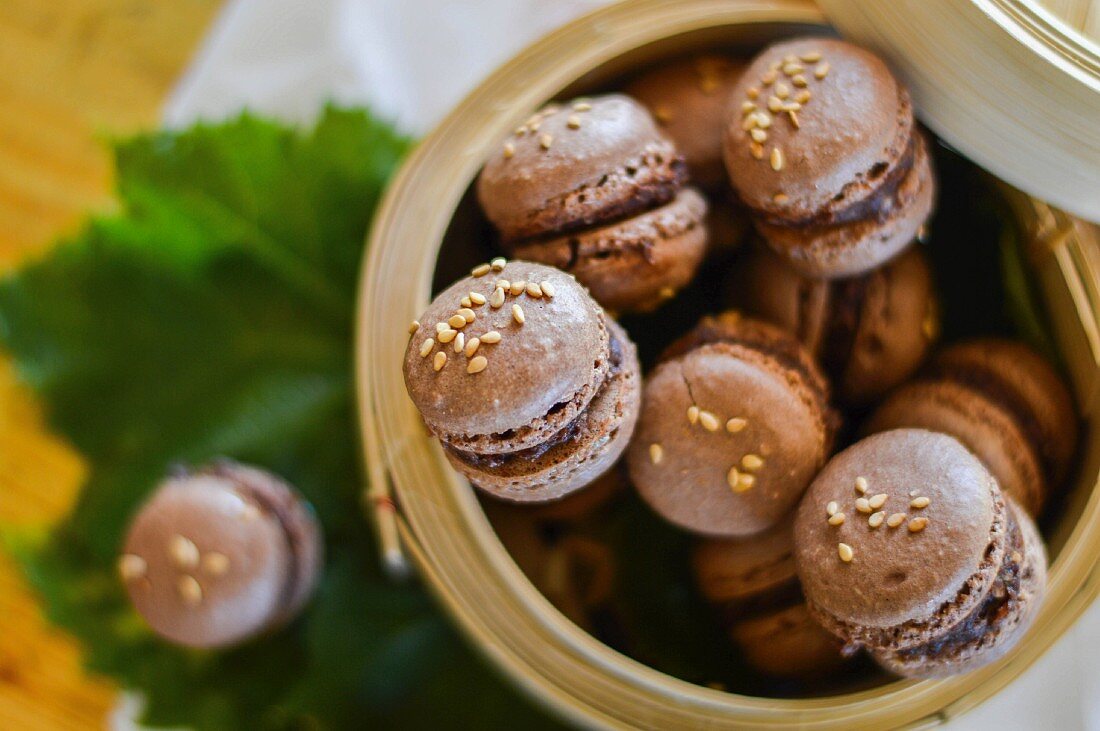 Chocolate macaroons with sesame seeds