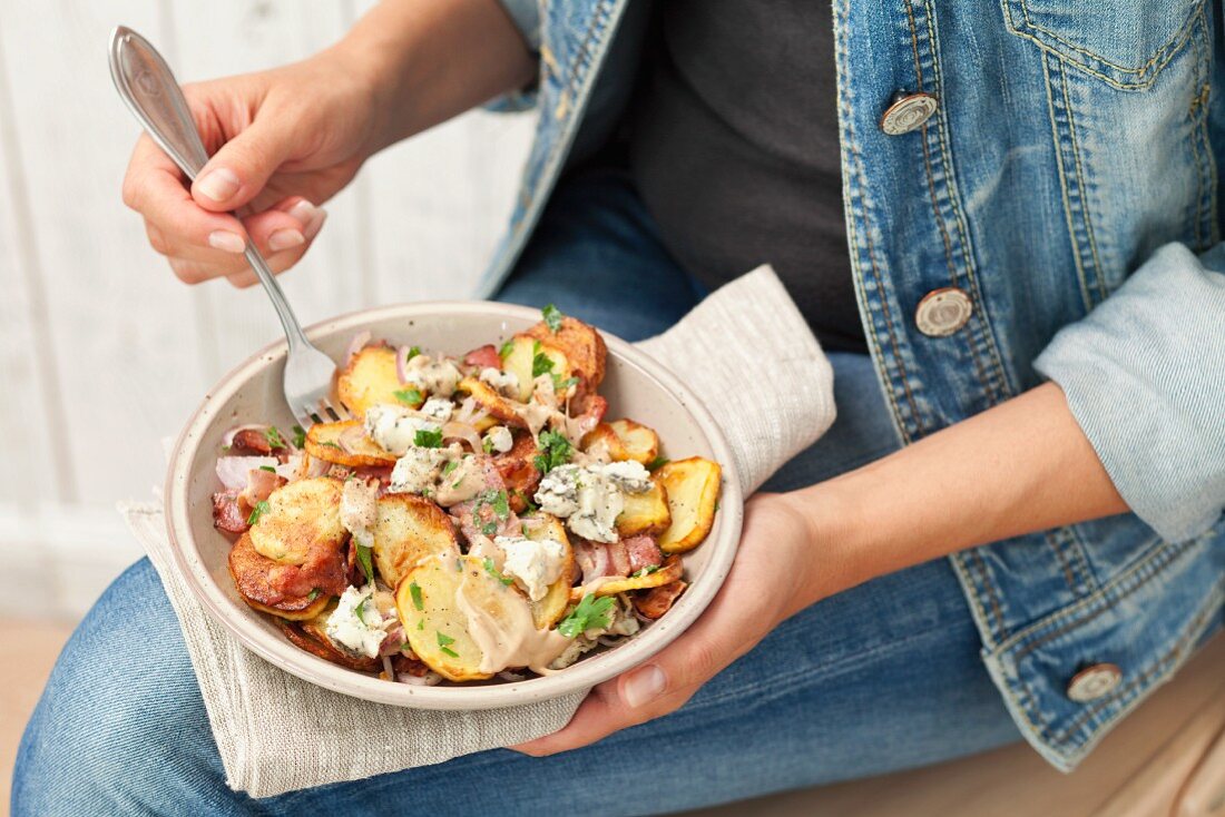 Roast potato salad with blue cheese, onions and pancetta
