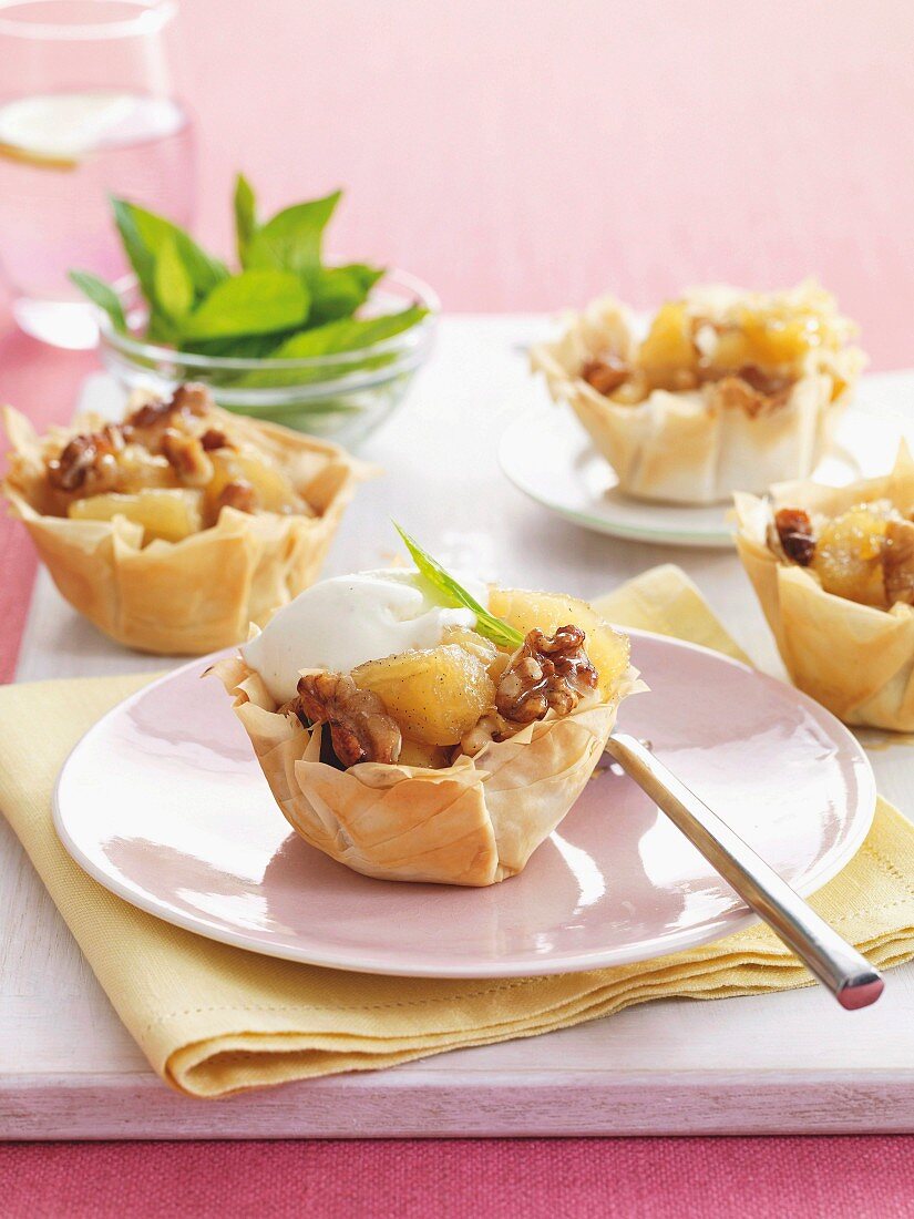 Tartlets with vanilla ice cream, pineapple and walnuts