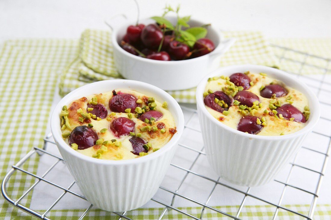 Cherry bake with pistachios