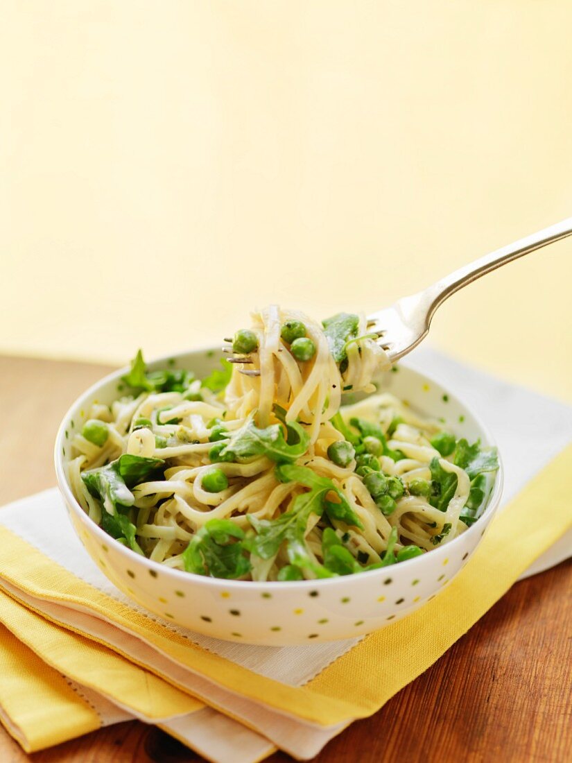 Tagliatelle with peas and rocket