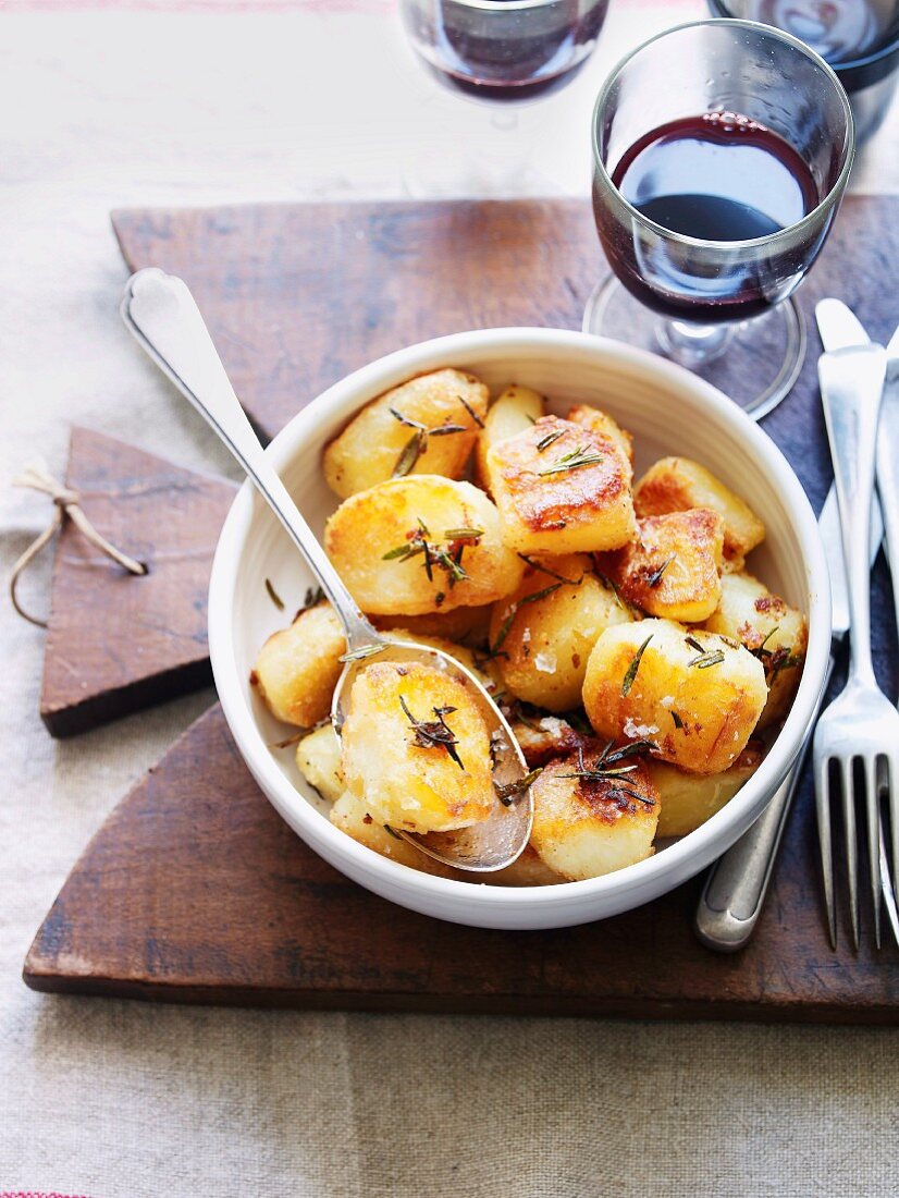 Roast potatoes with thyme