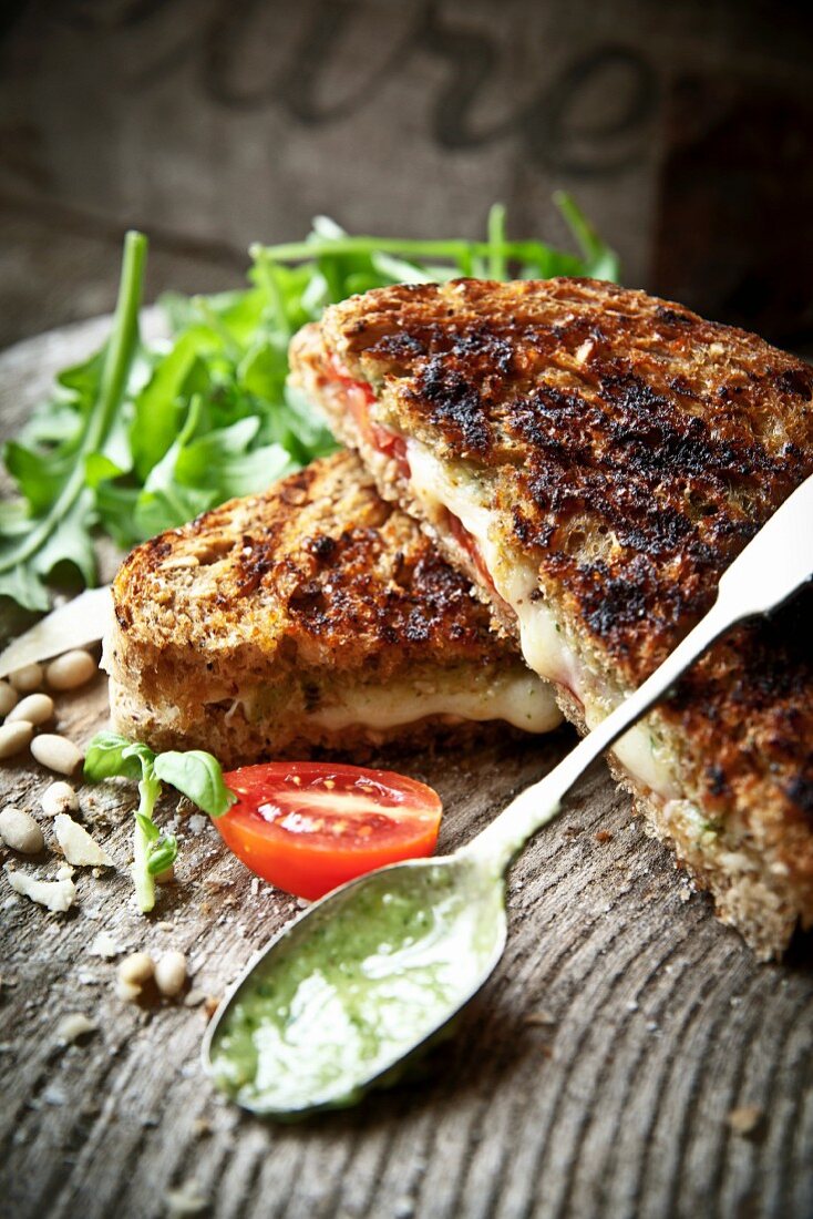 A grilled sandwich with tomatoes, basil and mozzarella