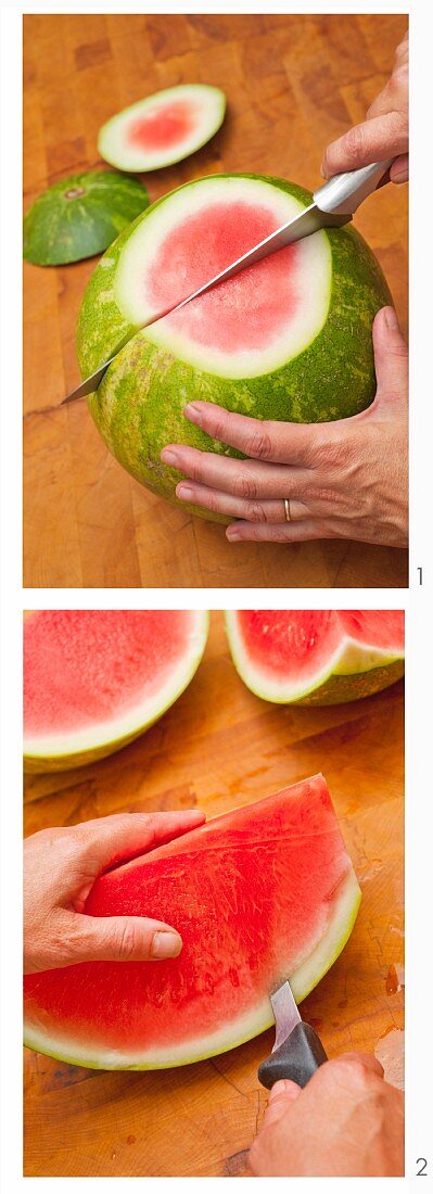 Eine Wassermelone schneiden