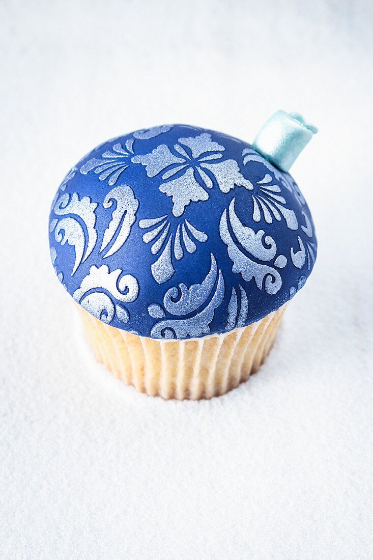 A blue Christmas bauble cupcake