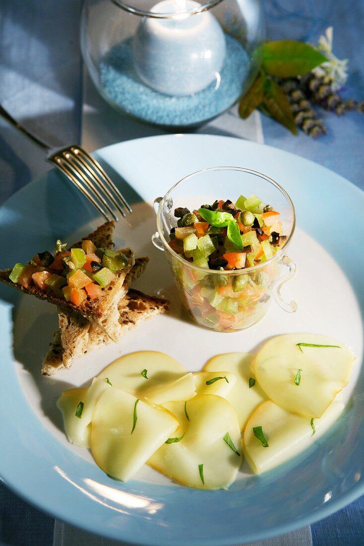 Vegetable salad with scamorza and bread