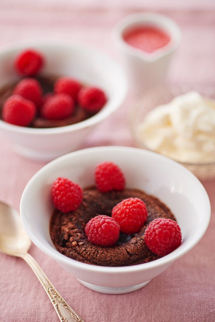 Fondant au Chocolat mit Himbeeren (Frankreich)