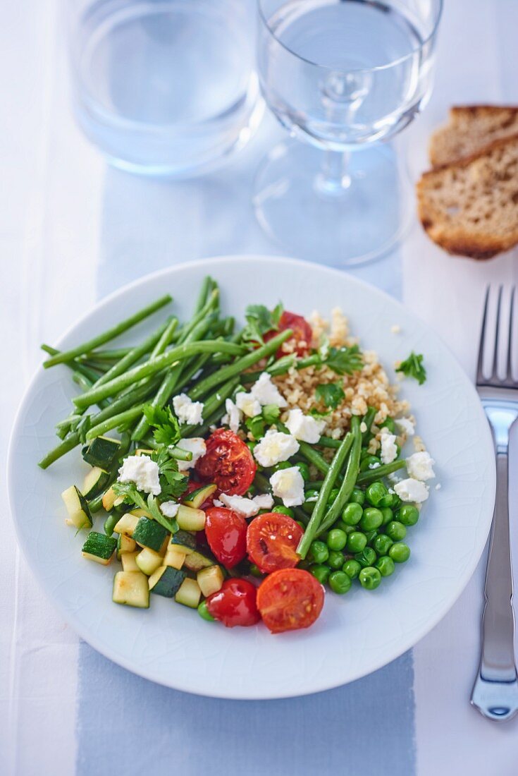 Gemüsesalat mit Feta