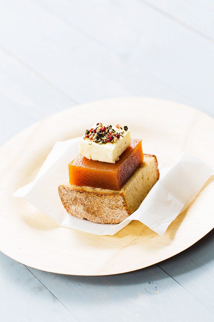 Cornbread with cheese and quince jelly