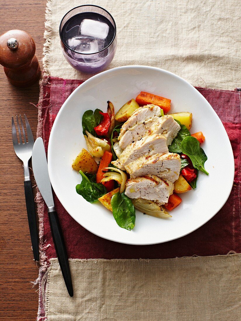 Vegetable salad with grilled chicken breast