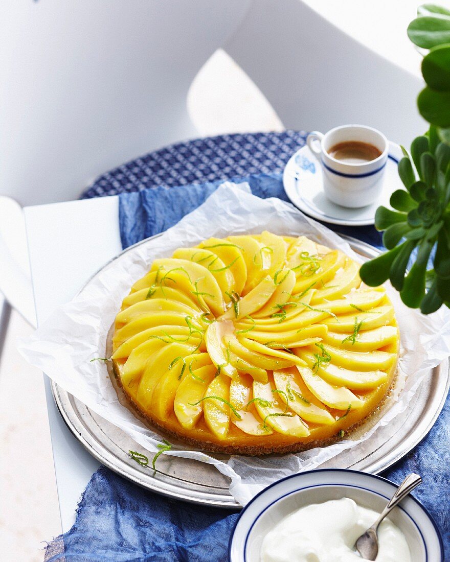 Mango tart with lime zest