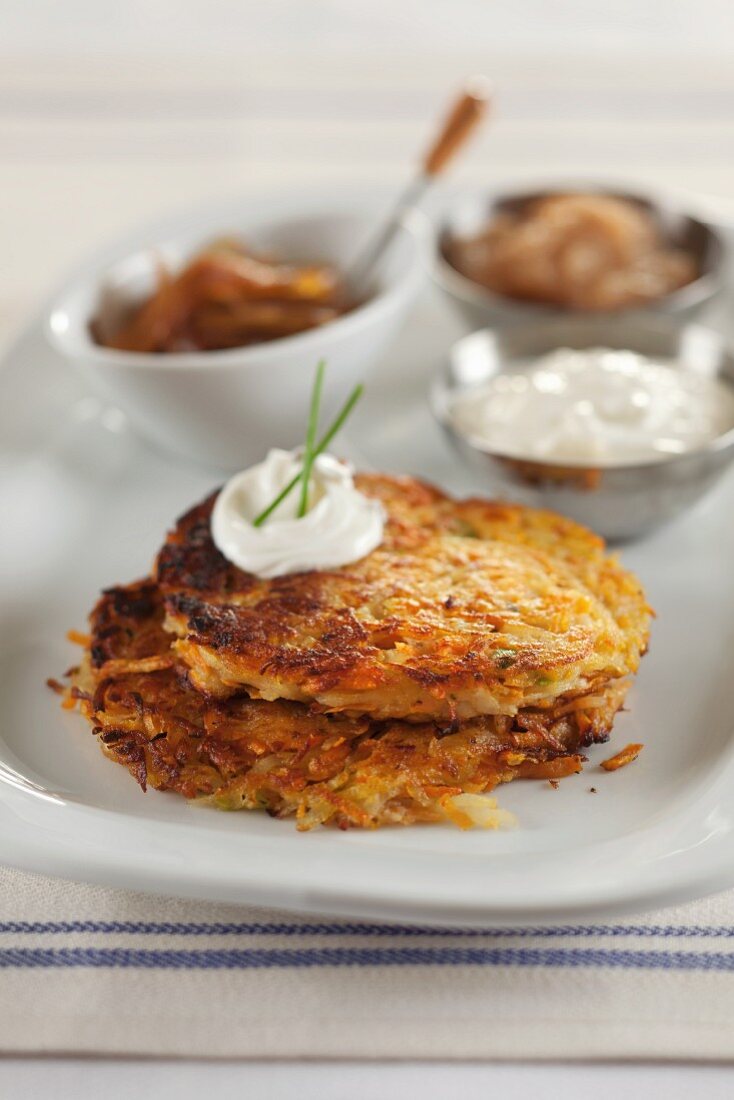 Latkes mit Sauerrahm