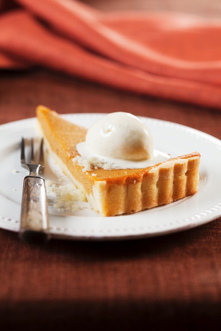 Warm sweet potato and ginger tart with ice cream