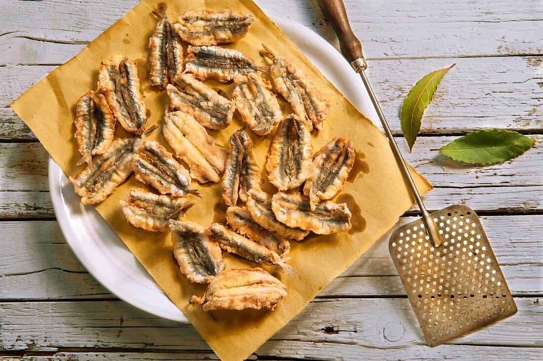 Acciughe fritte (fried anchovy fillets, Italy)