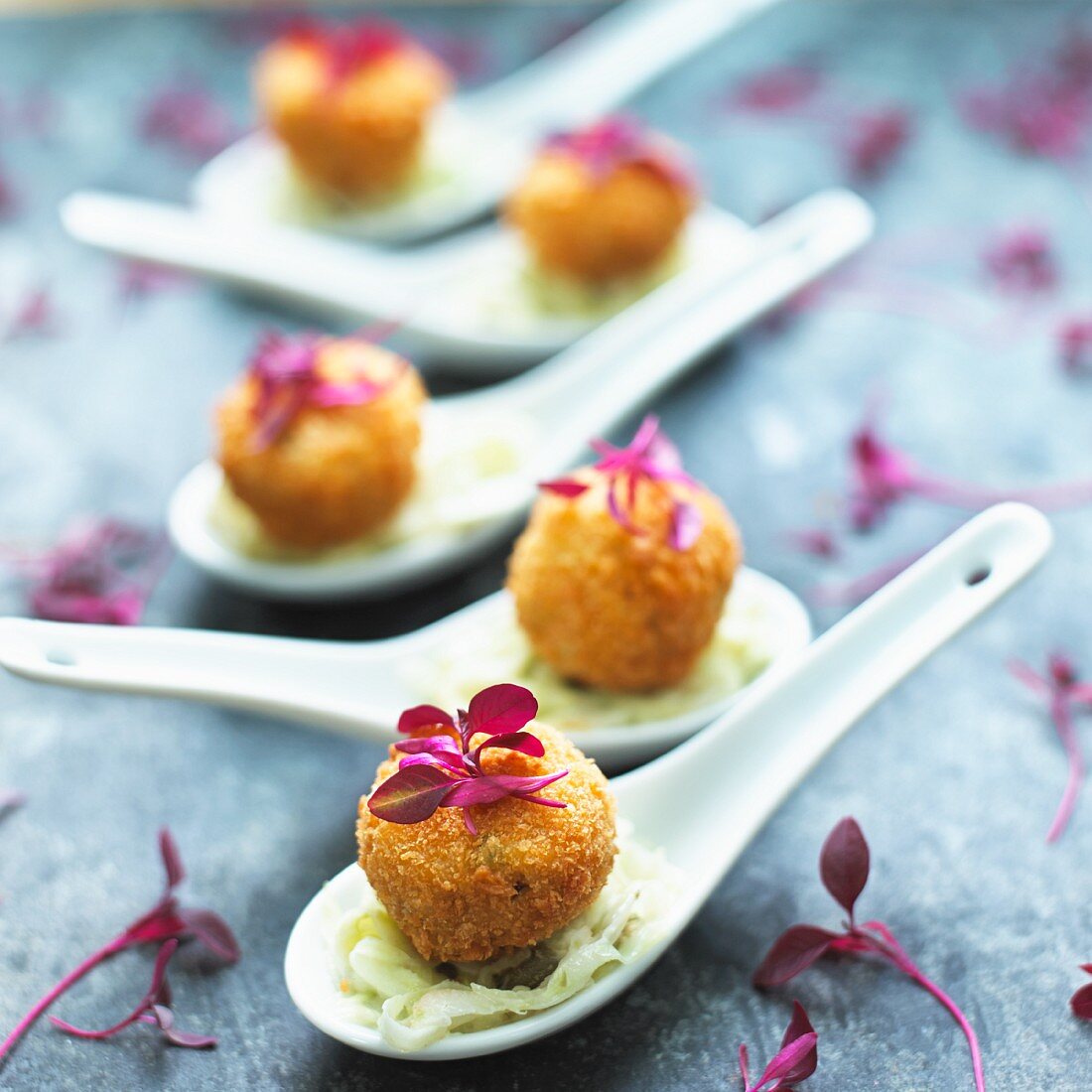 Mini crab cakes on cabbage salad (Asia)