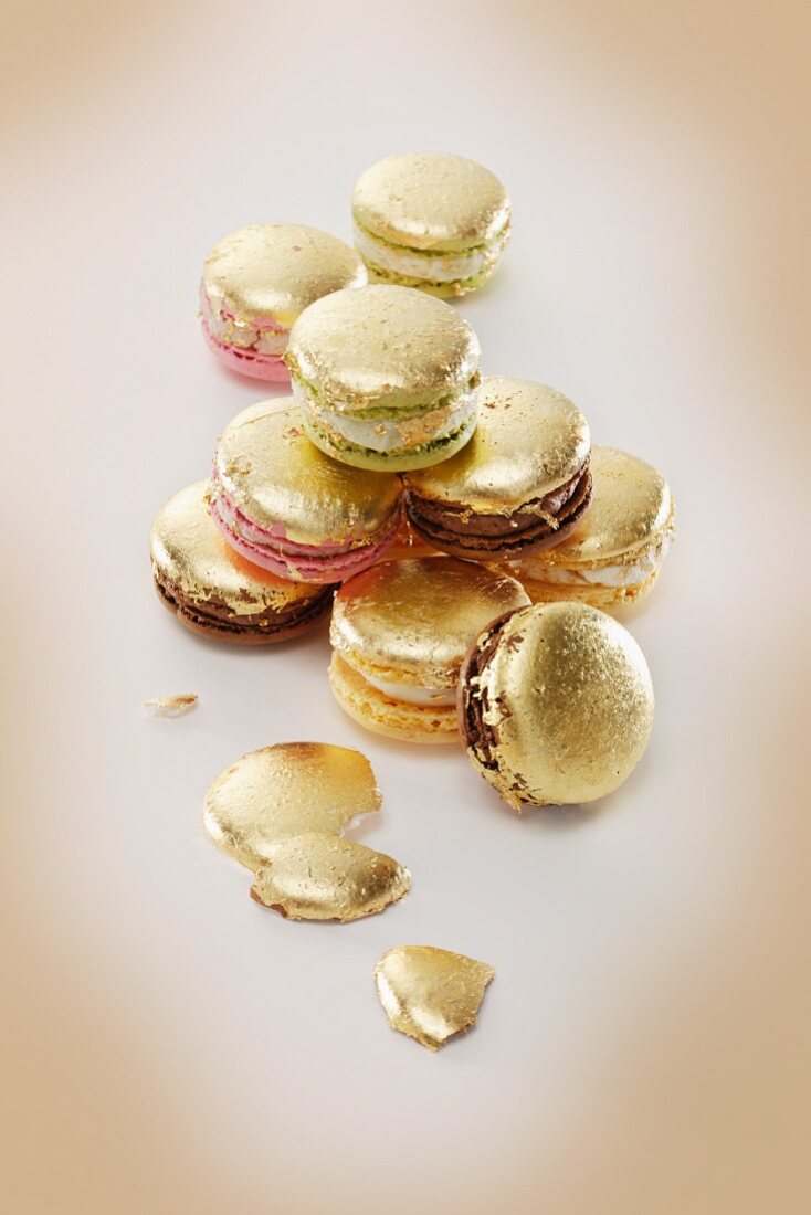 Goldene Macarons