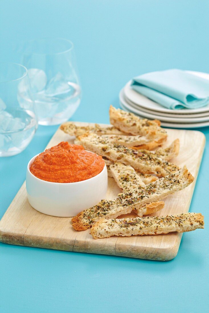 Romesco-Dip mit Kräuterbrot