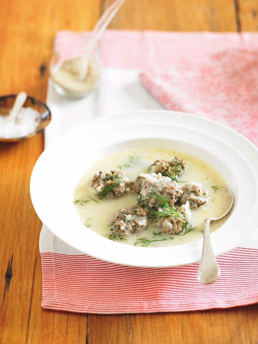 Fleischbällchen-Suppe (Griechenland)