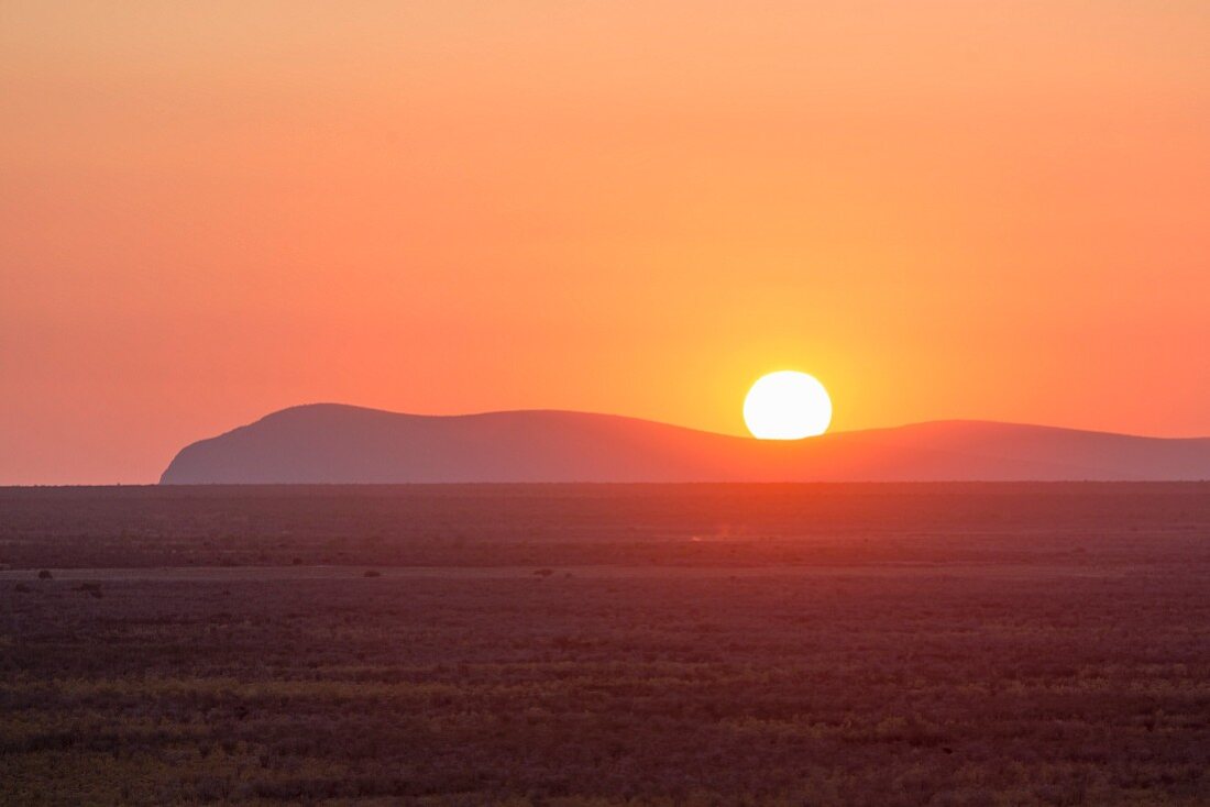 Sonnenuntergang über die Ebene des Etosha Nationalparks, Namibia