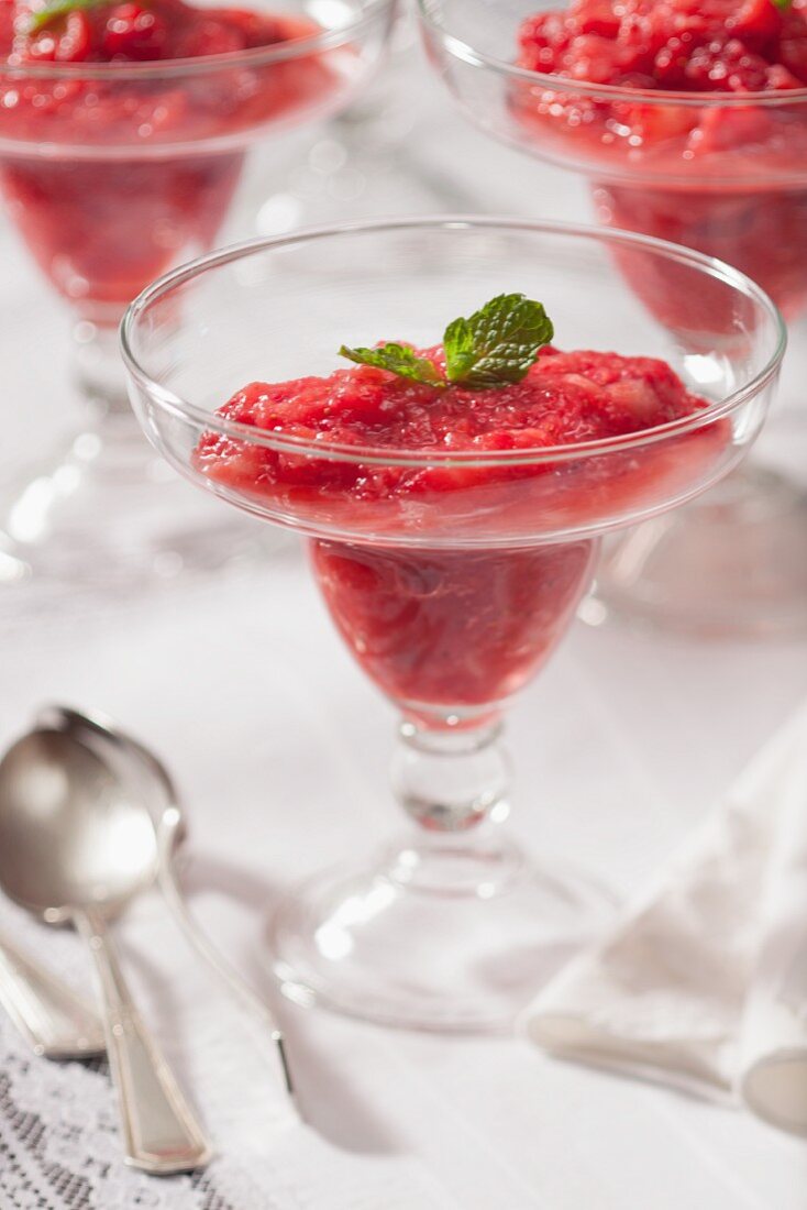 Erdbeerkompott im Dessertglas