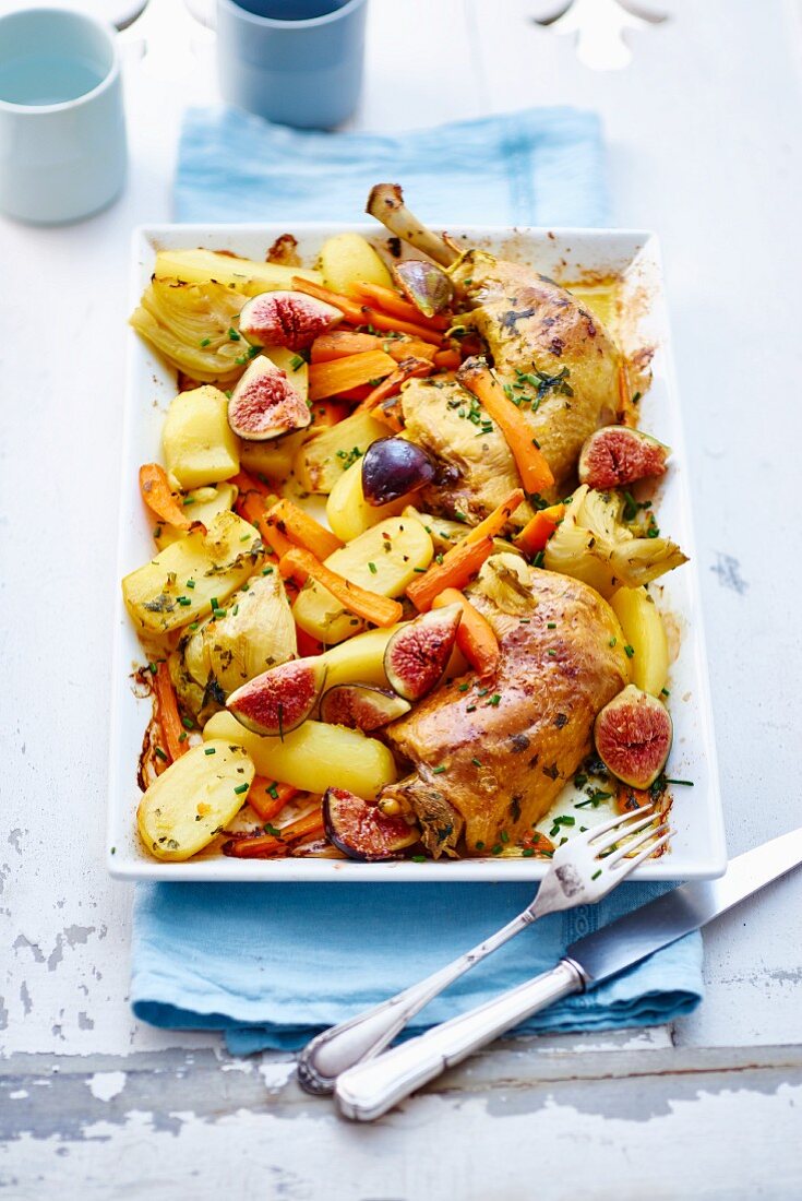 Chicken legs with figs and potatoes