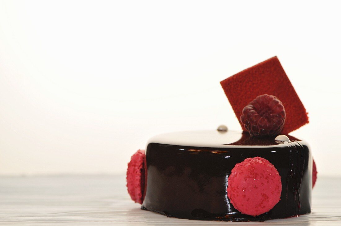 Chocolate cake with raspberry macaroons and raspberries