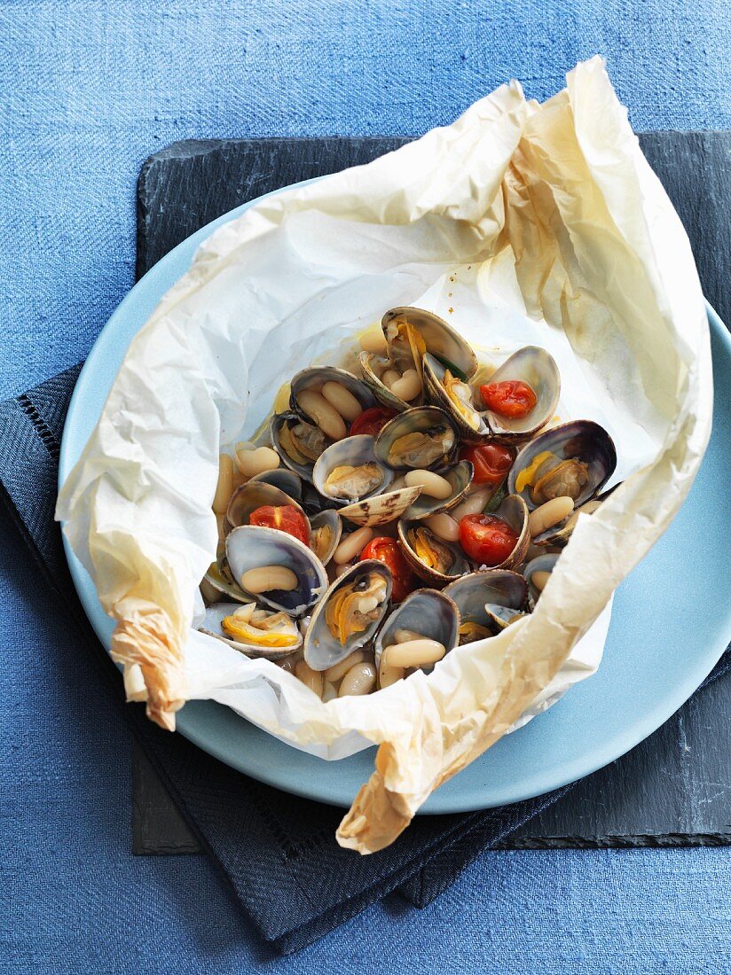 Baked clams with white beans, tomatoes and rosemary
