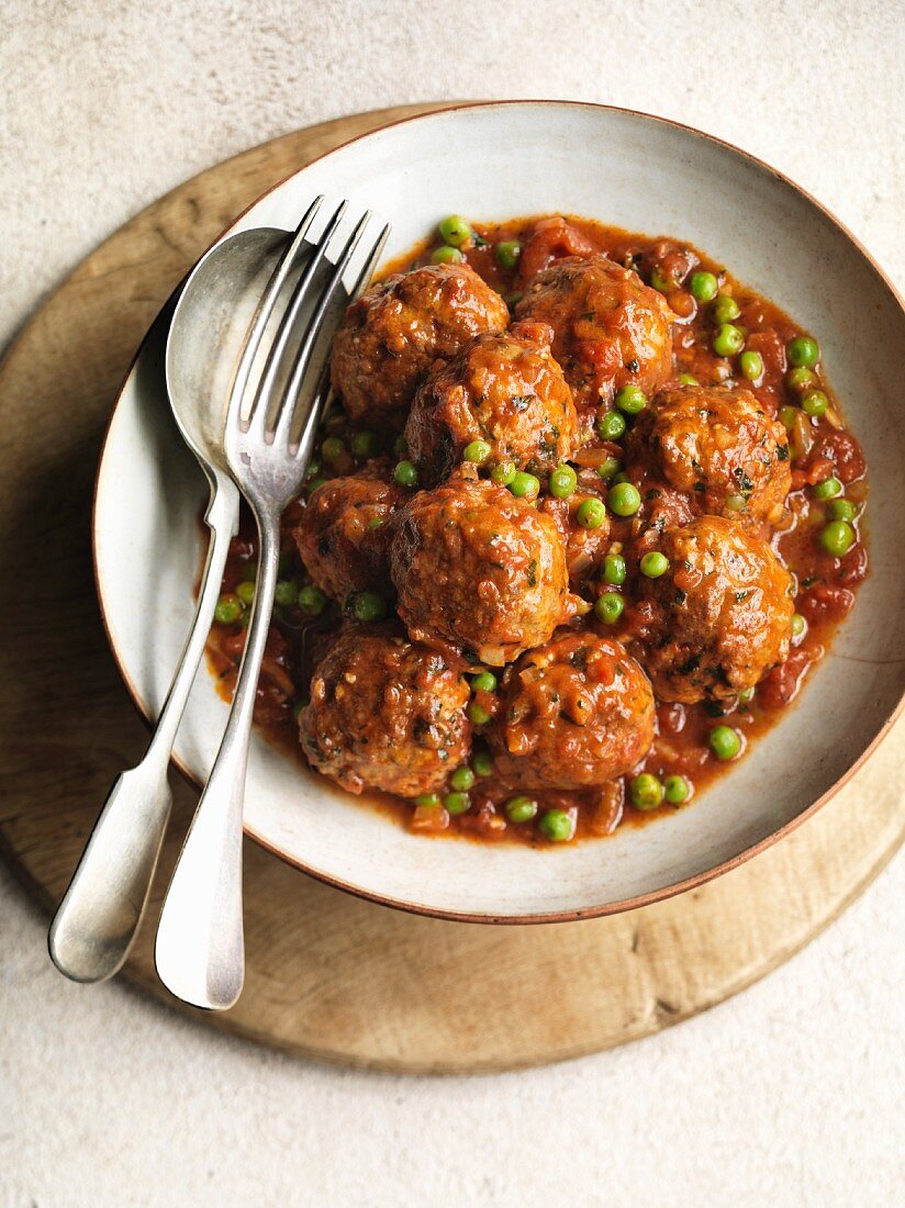 Lamb meatballs with tomato sauce and peas