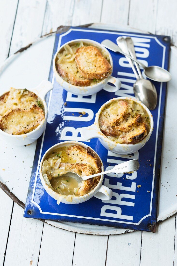 Gratinierte Zwiebelsuppe