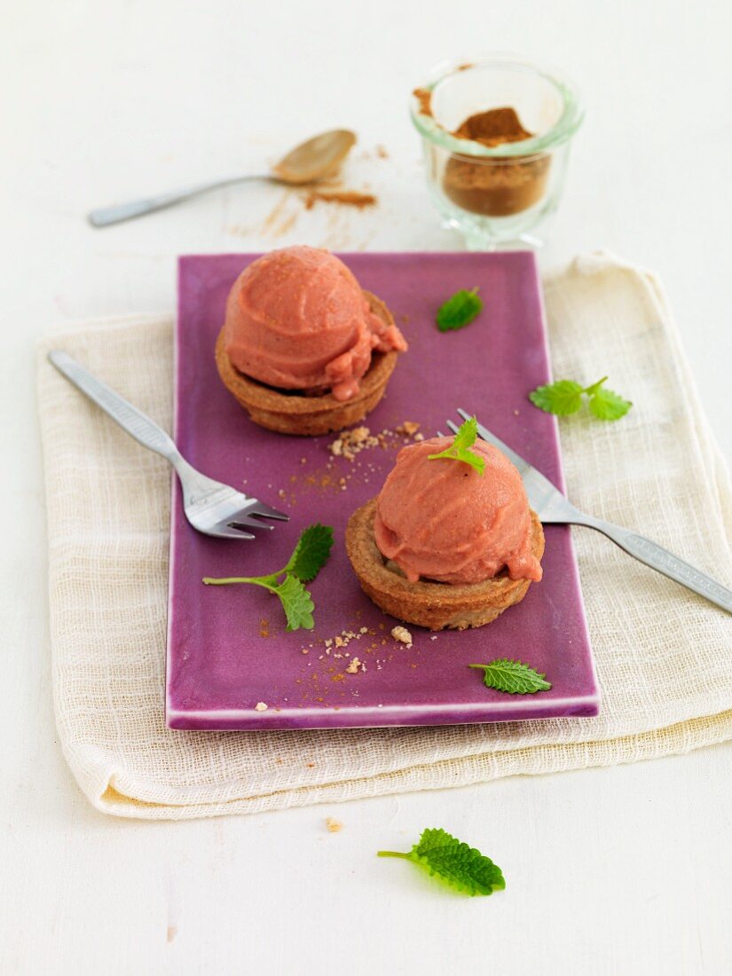 Biscuit baskets with baked apple sorbet