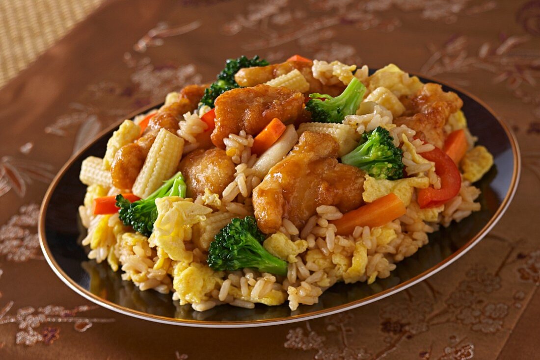 Reis mit Hähnchen und Gemüse (Asien)