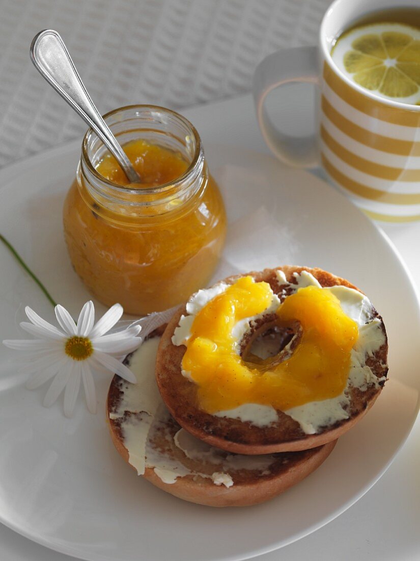 Bagels with marmalade