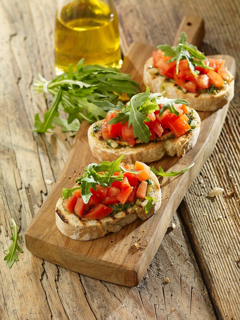 Bruschetta al pesto (grilled bread topped with pesto and tomatoes, Italy)