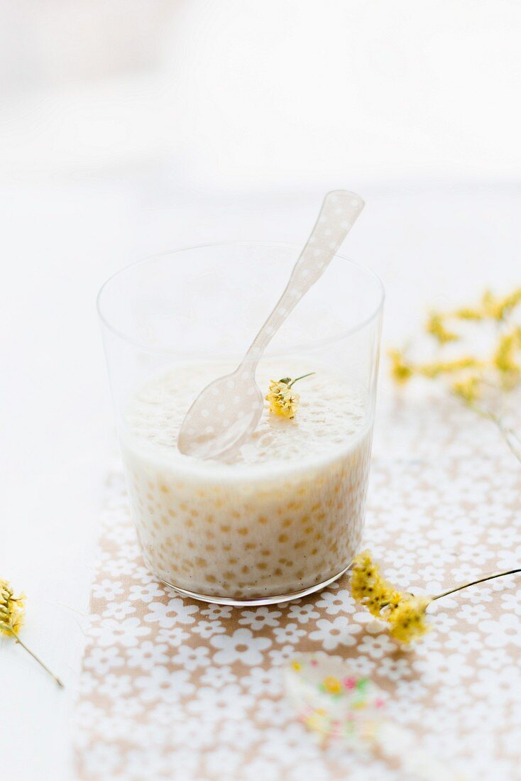 Tapioca pudding with yellow flowers