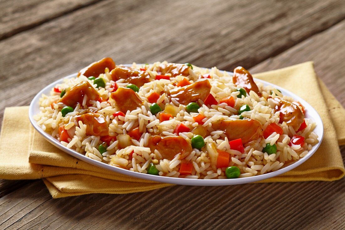 Rice with chicken, peas, carrots and peppers