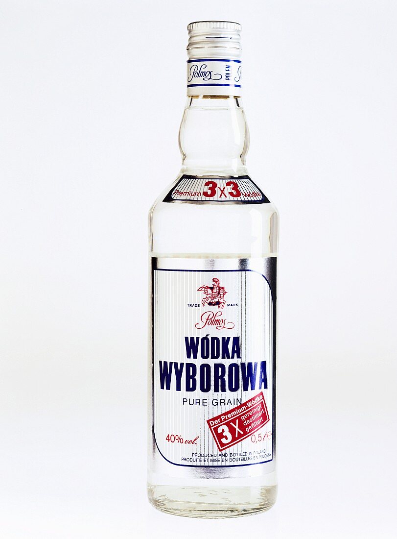 Eine Flasche 'Wyborowa' (Wodka)
