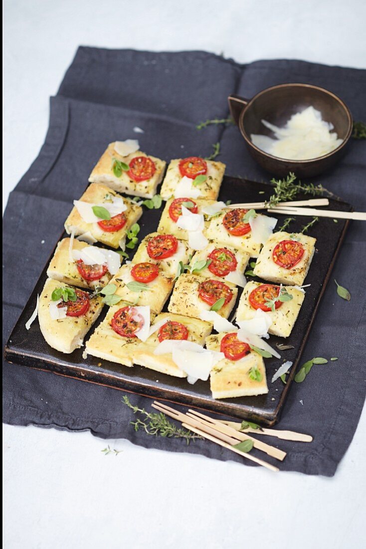 Focaccia mit Kirschtomaten