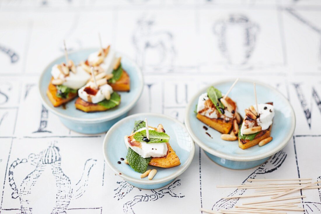 Pumpkin canapés with goat's cheese