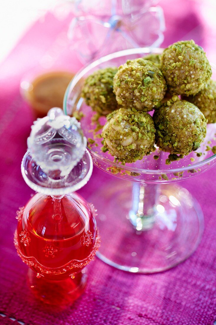 Quinoa balls with pistachios and hibiscus juice