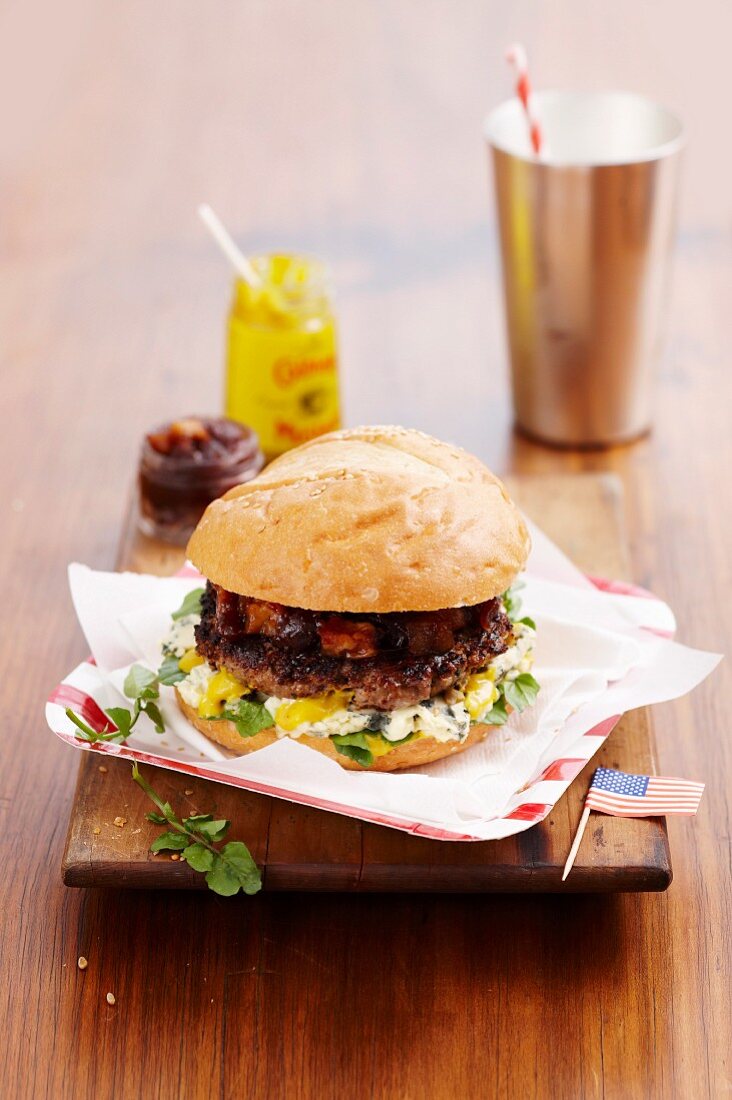 Beef burger with fruit chutney and blue cheese