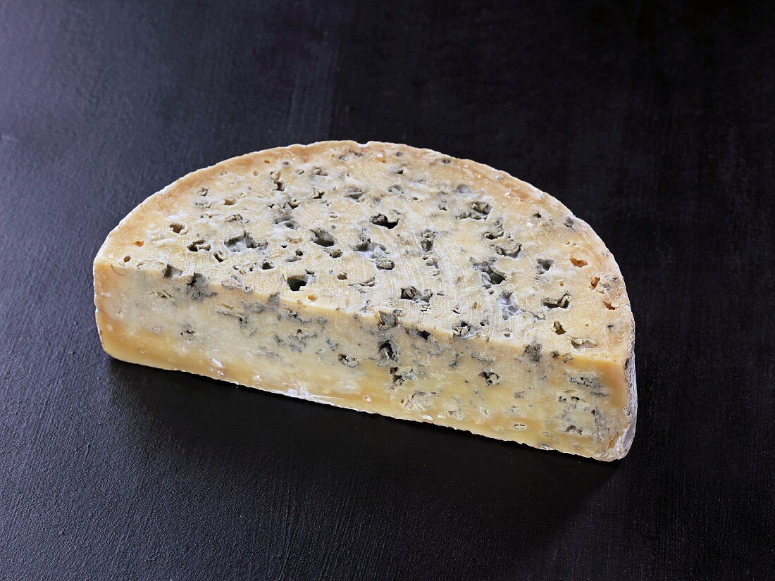 Bleu de laqueuille (French cow's milk cheese)