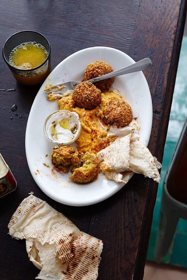 Falafel mit Karottenhumus