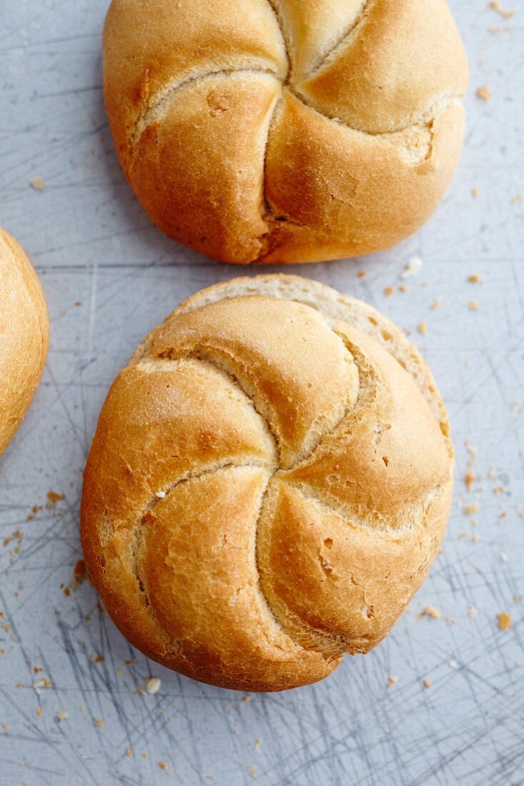 Sliced bread rolls (seen from above)