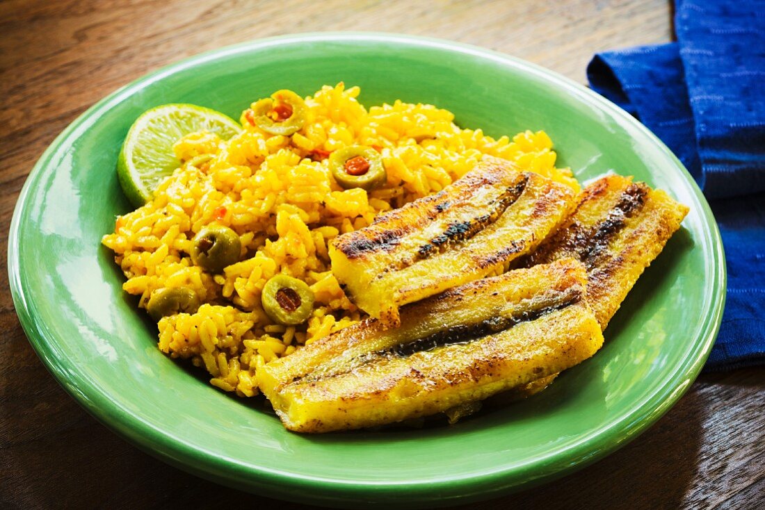 Yellow rice with olives and roasted plantains (Cuba)