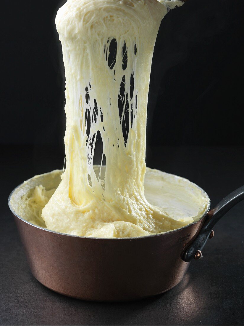 Aligot (cheesy mashed potatoes, France)