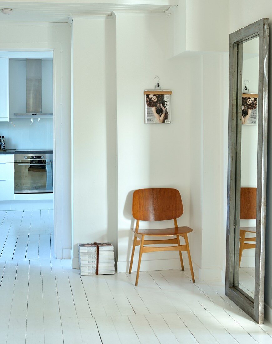 Hallway with minimalist furnishings with … – License image – 11315901 ...