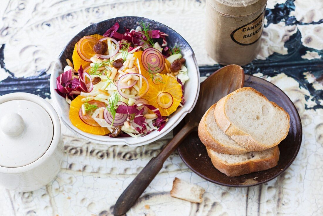 Orangensalat mit Radicchio & roten Zwiebeln als Beilage zum Raclette